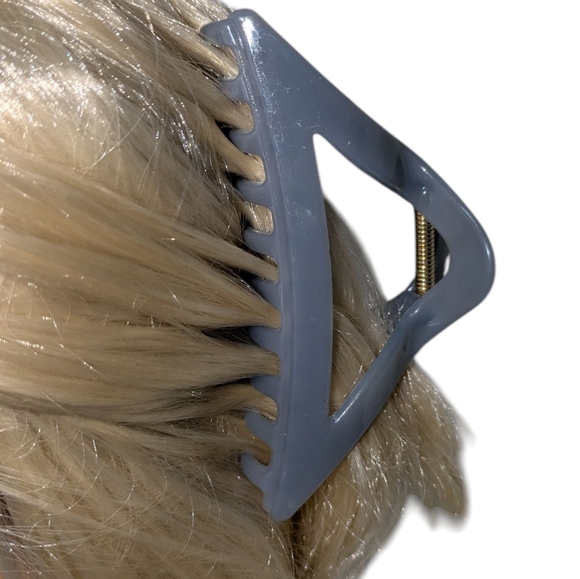 🍁 3/$15 Boutique Triangle Claw Hair Clip - Picture 1 of 6